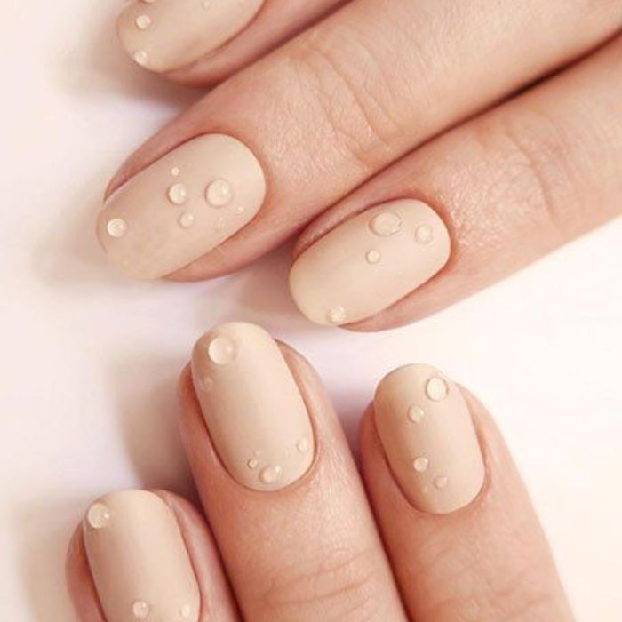 Nền móng là màu kem sẽ tạo được độ tự nhiên nhất khi vẽ nail