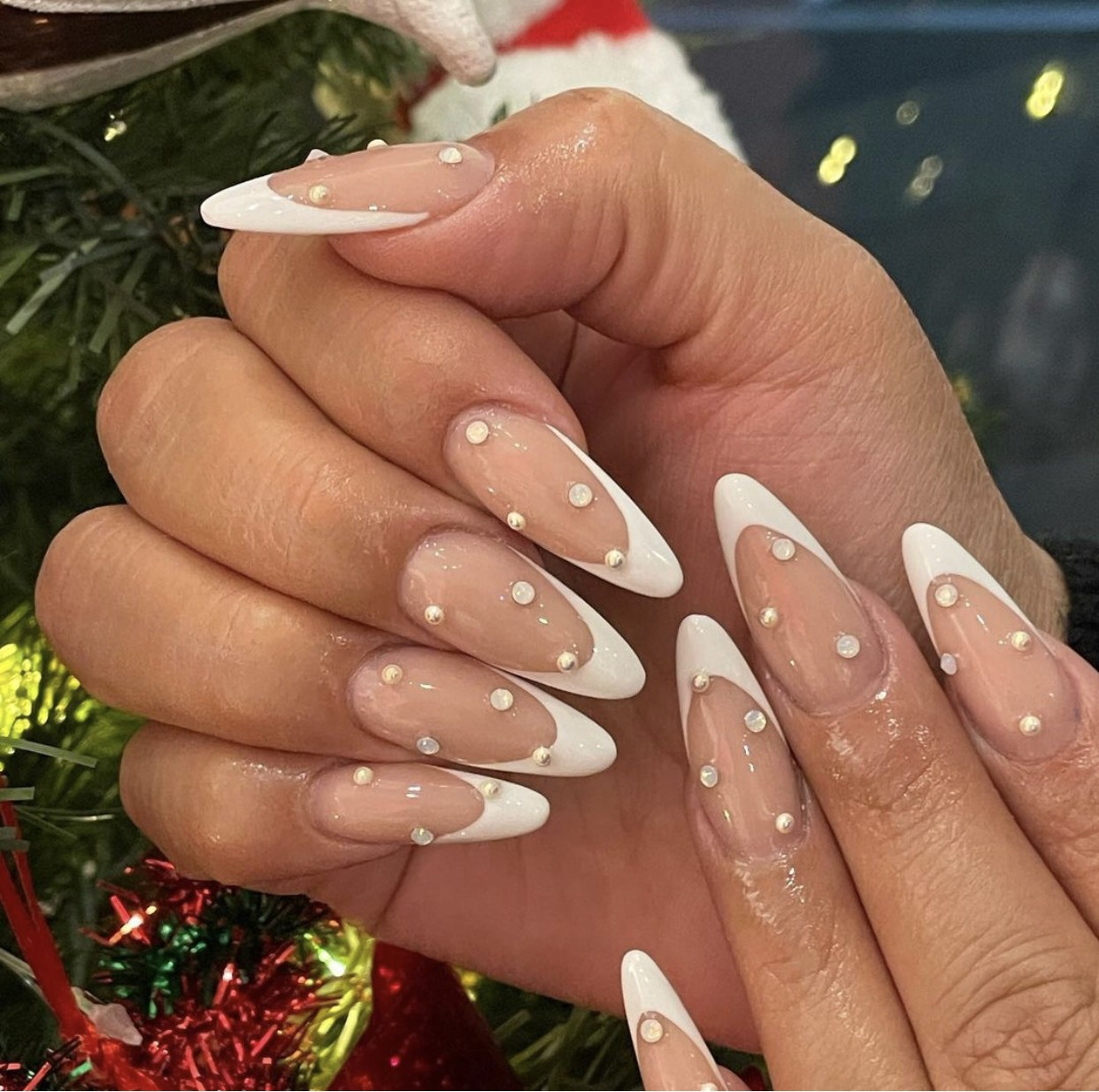 Lấp lánh với sự quý phái: Móng đính ngọc trai! 💖💎