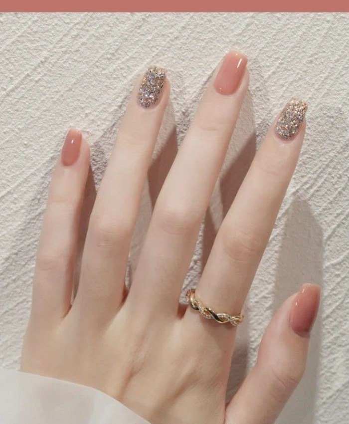 Nail hồng đất phối kim tuyến thích hợp với nhiều độ tuổi
