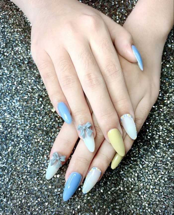 Nail tròn nhọn xanh trắng vàng năng động