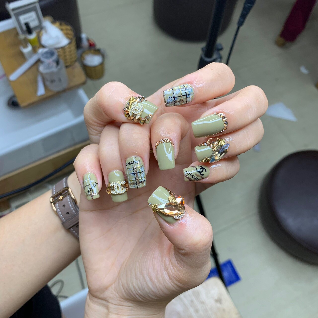 Elegant chanel-inspired nail designs — design 43