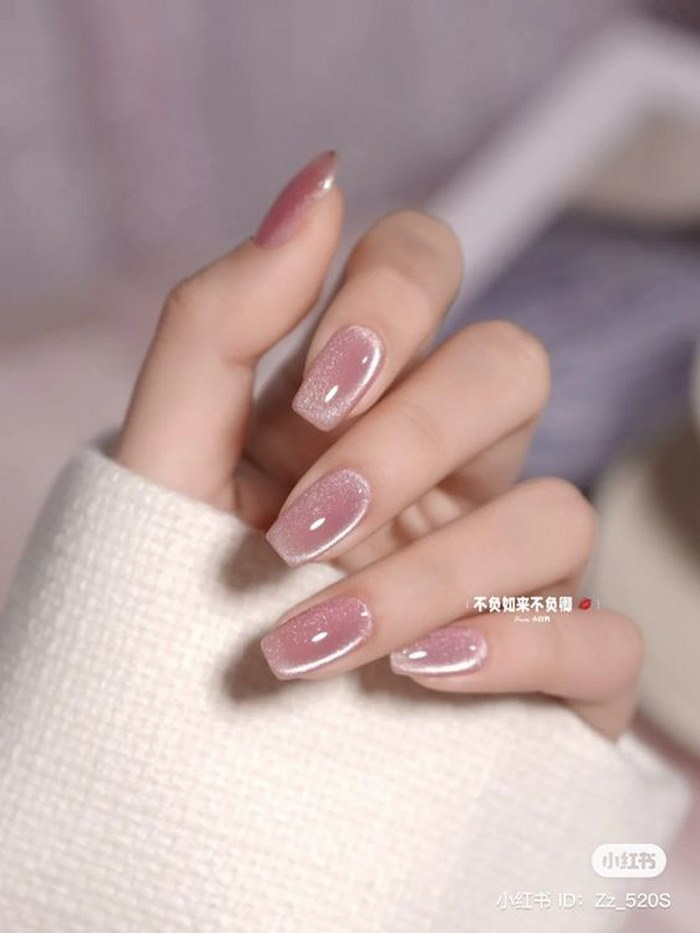 Cat eye nails are a hot hit recently
