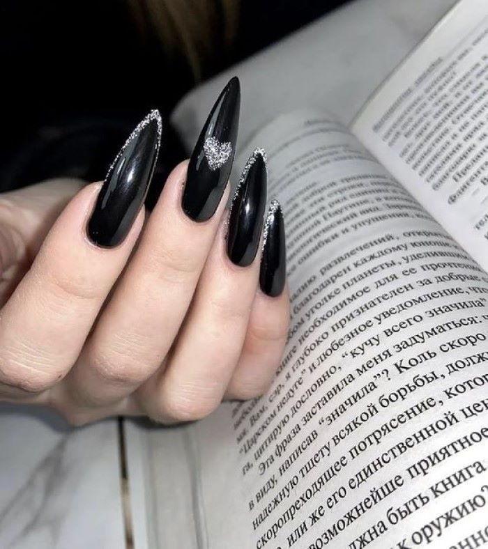 Luxurious black nail design with long pointed form