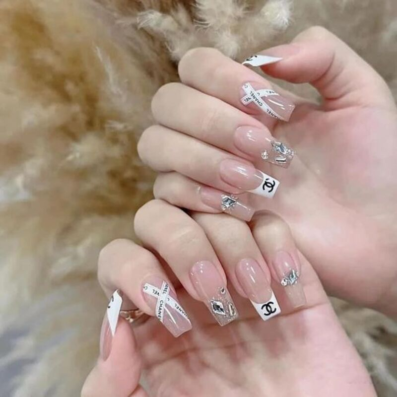Elegant chanel-inspired nail designs — design 31