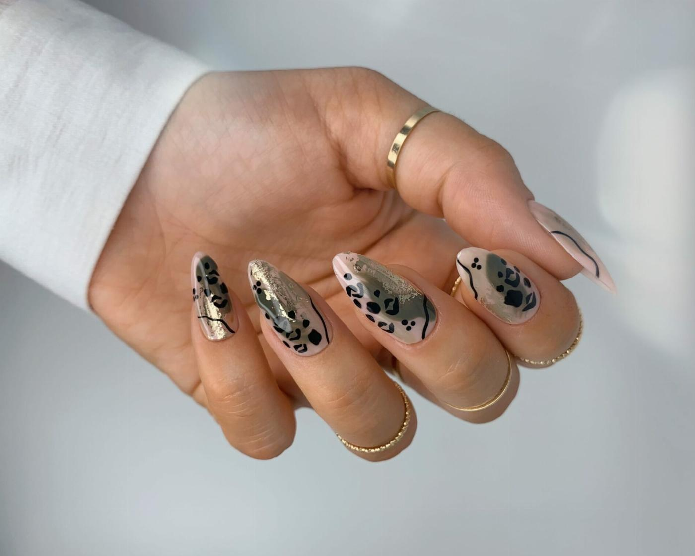 Milky tea-colored nail designs — design 39