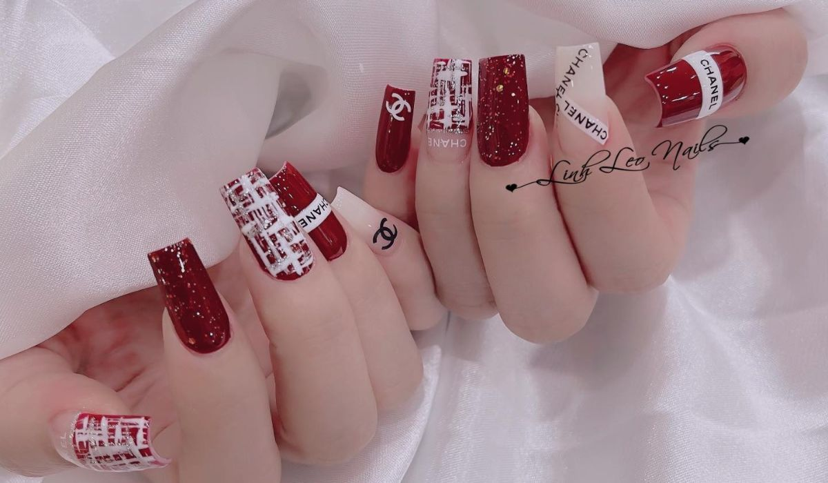 Elegant chanel-inspired nail designs — design 44