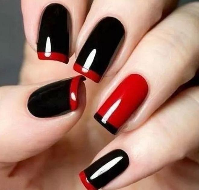 Khám phá sự đẳng cấp và sự quyến rũ của mẫu móng tay đỏ đen, làm nổi bật vẻ đẹp cá nhân của bạn