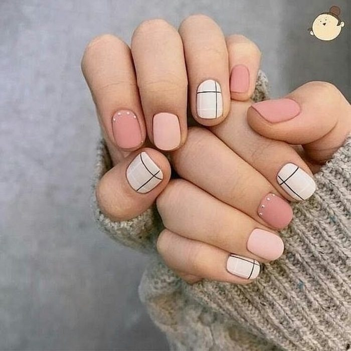 Natural pink and white short round nail design
