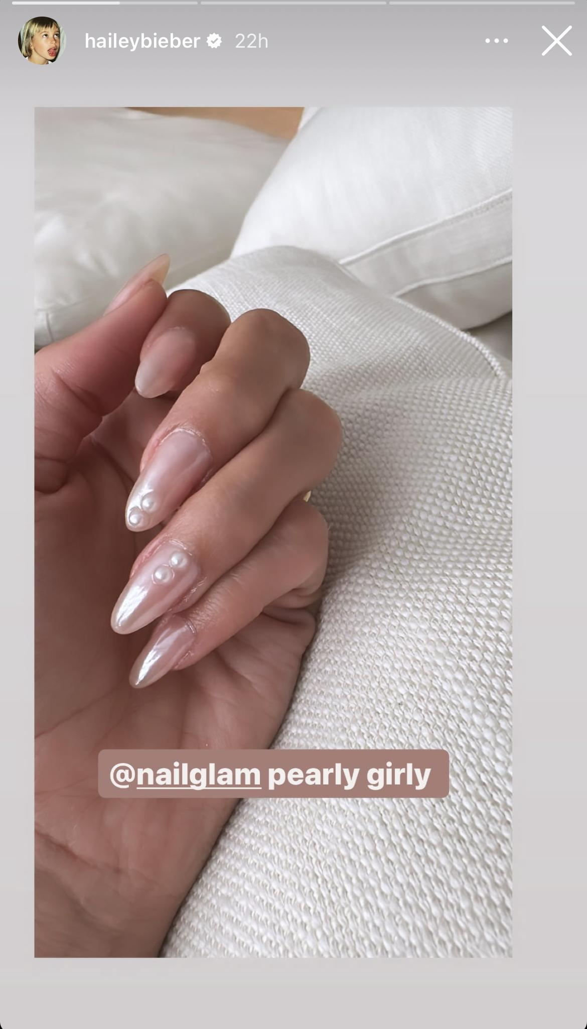 Những kiểu nail Hailey Bieber không chỉ là một cách để trang trí móng mà còn là biểu tượng của sự tự tin và phong cách cá nhân