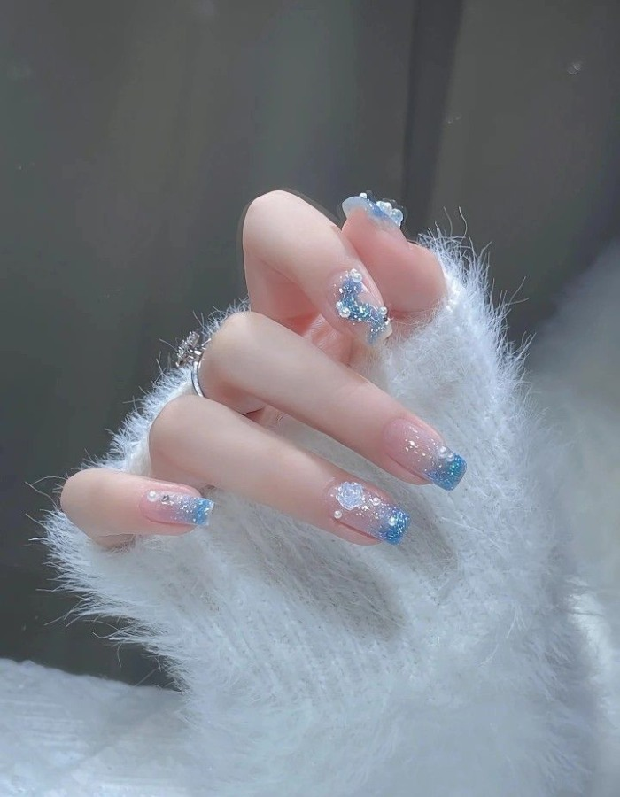 The jelly paint model combines blue with impressive clear colors