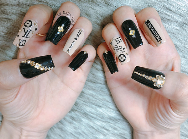 Luxury gucci-inspired nail designs — design 24
