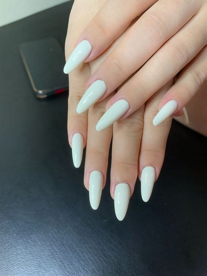 The most prominent white pointed nail design