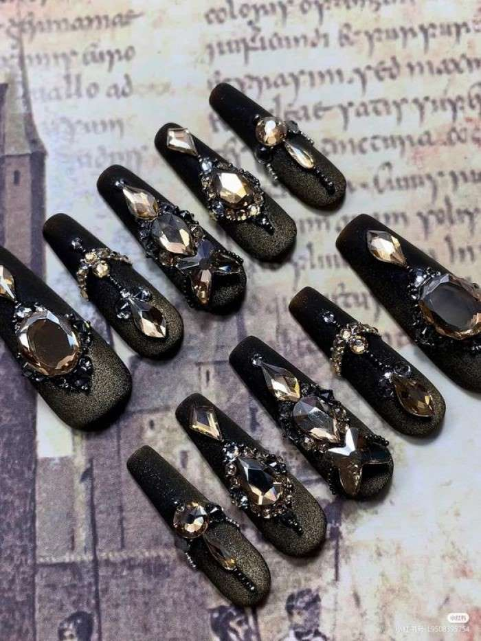 Black nail top with luxurious stones