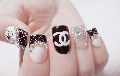 Elegant chanel-inspired nail designs — design 3