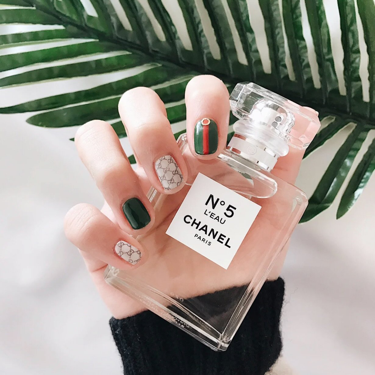 Luxury gucci-inspired nail designs — design 13