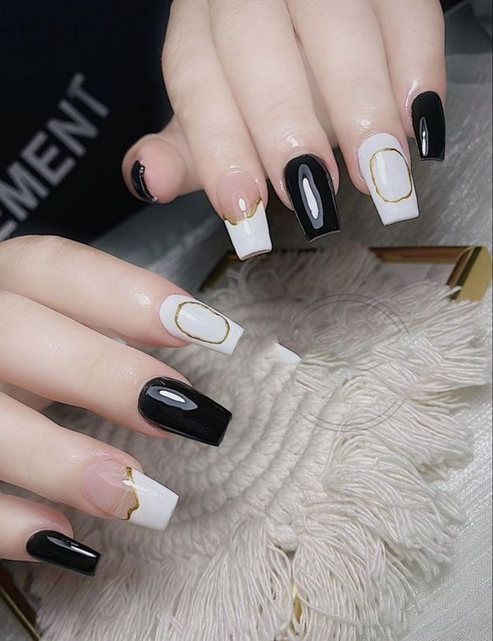 Upside down nails combined with white tips for a square shape
