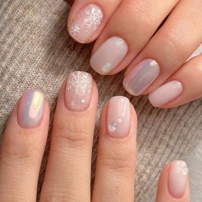 Vẽ hoa nail đơn giản xinh xắn chắc chắn nàng không nên bỏ qua